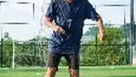 “詹姆斯斩获42分17板8助，湖人击败勇士”